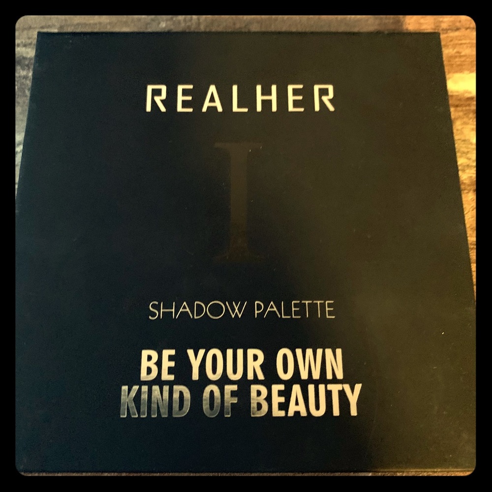 "BE YOUR OWN KIND OF BEAUTY" EYESHADOW PALETTE